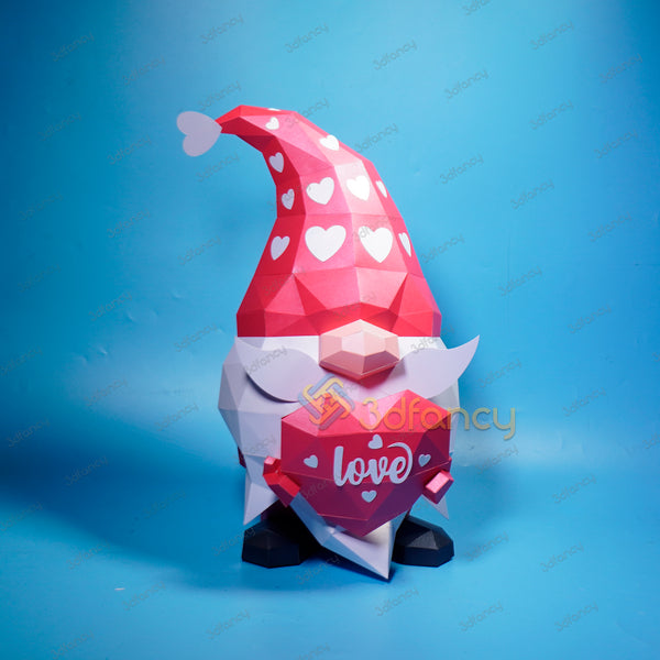 Nain de jardin en papier de la Saint-Valentin PDF pour imprimante, SVG pour projets Cricut - Sculpture de gnome low poly DIY pour la Saint-Valentin vs artisanat en papier en forme de cœur